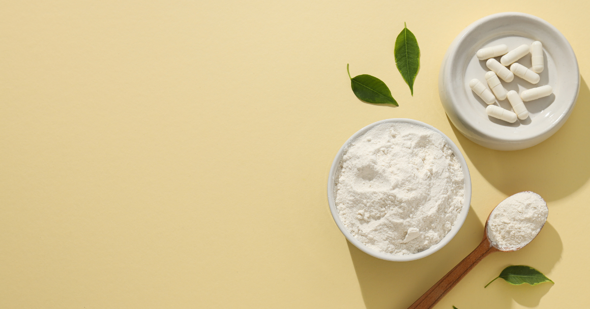 Verschiedene Magnesiumformen: Magnesiumpulver und Kapseln als Nahrungsergänzung – Darstellung unterschiedlicher Magnesiumverbindungen.