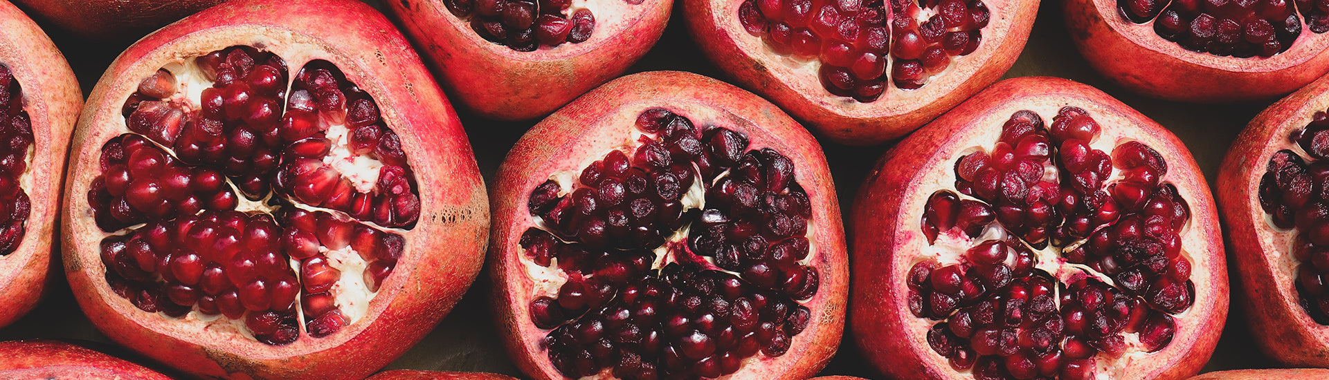 Angeschnittene Granatäpfel in Nahaufnahme