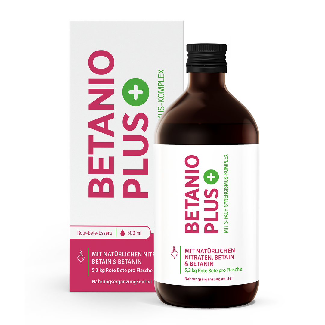 Vorderseite von Betanio PLUS Rote Bete Essenz 500 ml - Flasche und Umkarton.