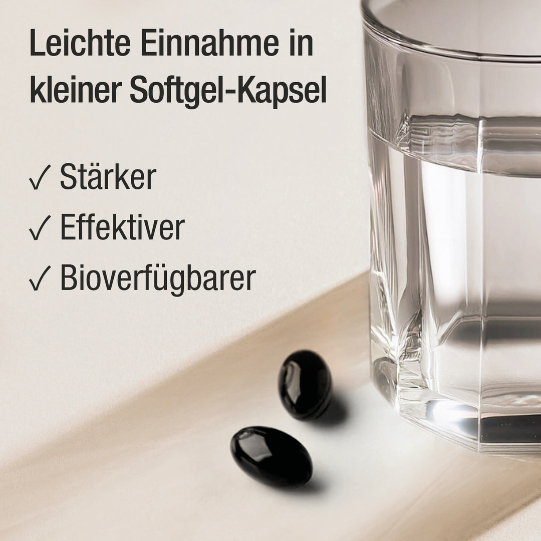 Leichte Einnahme in kleiner Softgel-Kapsel - im Hintergrund ein Glas mit 2 Cherry PLUS Forte Kapseln.