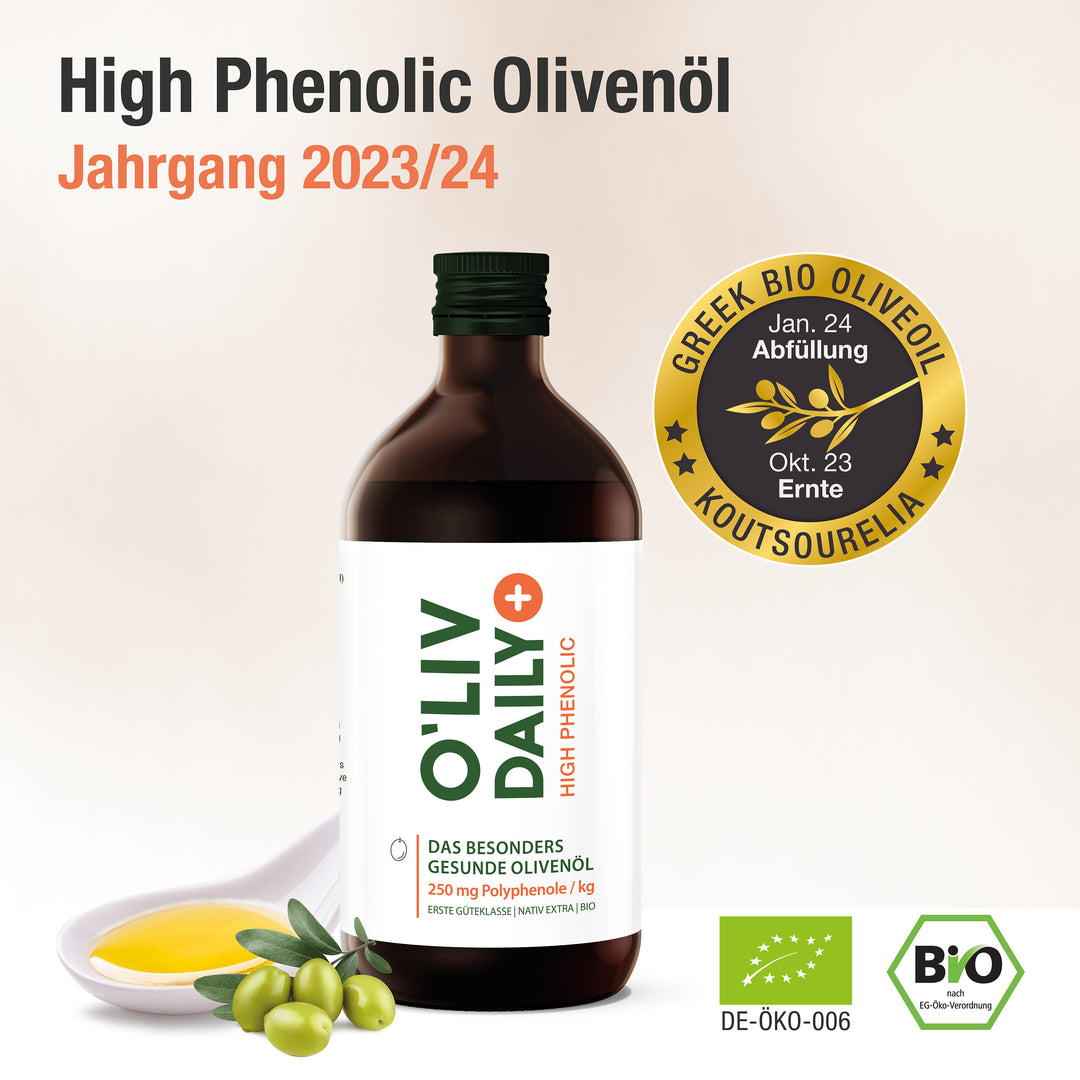 High Phenolic Bio Olivenöl Jahrgang 2023/24 Siegel mit Flasche und Olivenöl auf einem Löffel und Oliven daneben mit Bio Siegeln