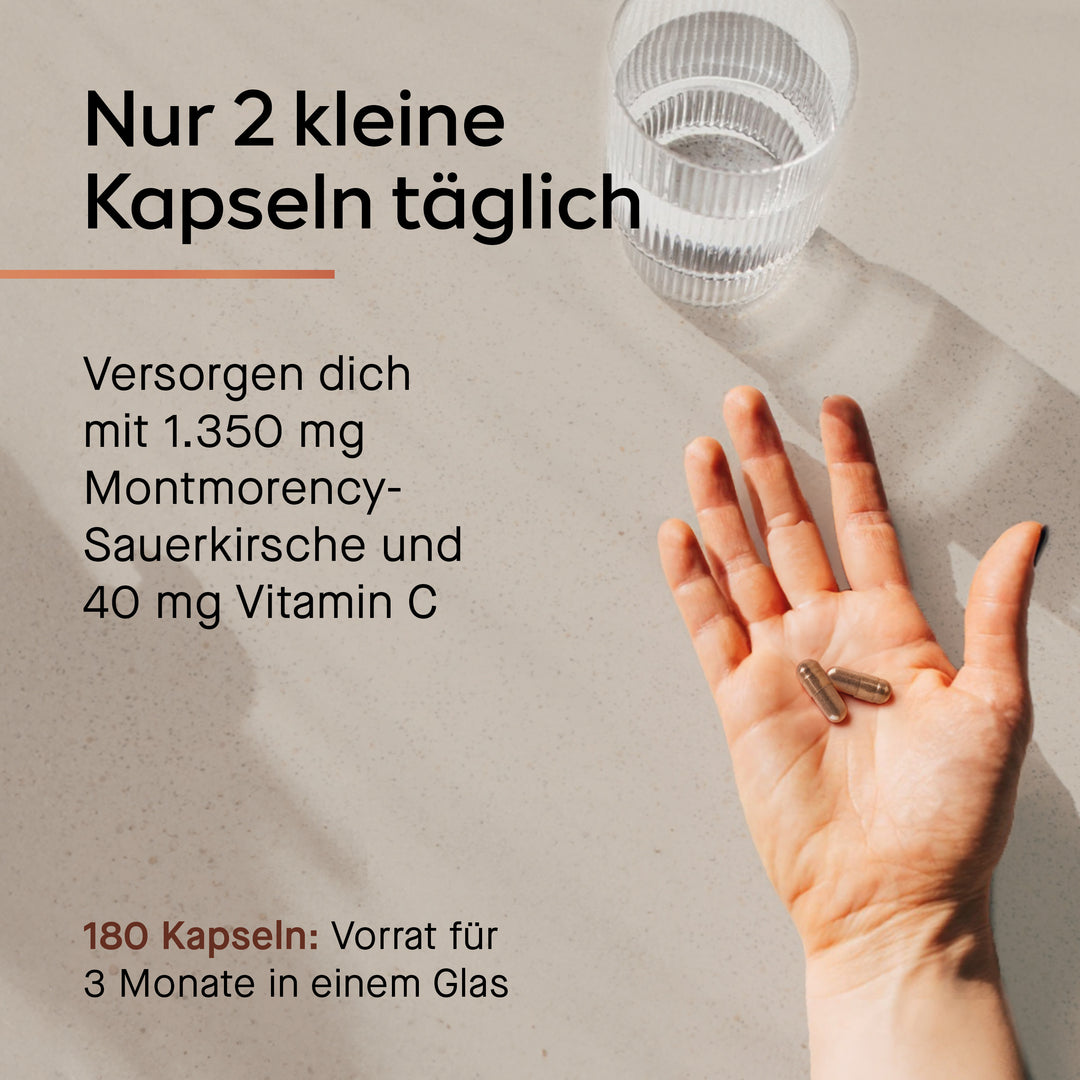 Einnahmeempfehlung 2 Kapseln - Hand die 2 Kapseln hält und ein Wasserglas