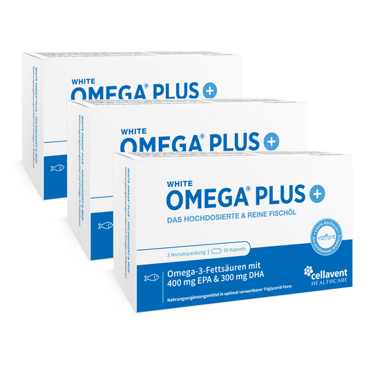 Drei hintereinander stehende White Omega Plus Verpackungen mit insgesamt 270 richtig dosierten Omega-3-Kapseln Inhalt.