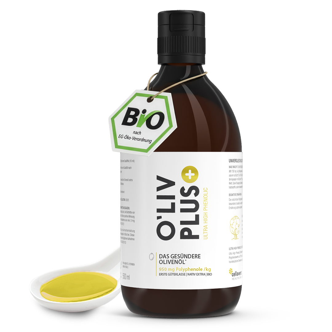 O'Liv PLUS Flasche mit weißem Löffel mit Olivenöl im Hintergrund